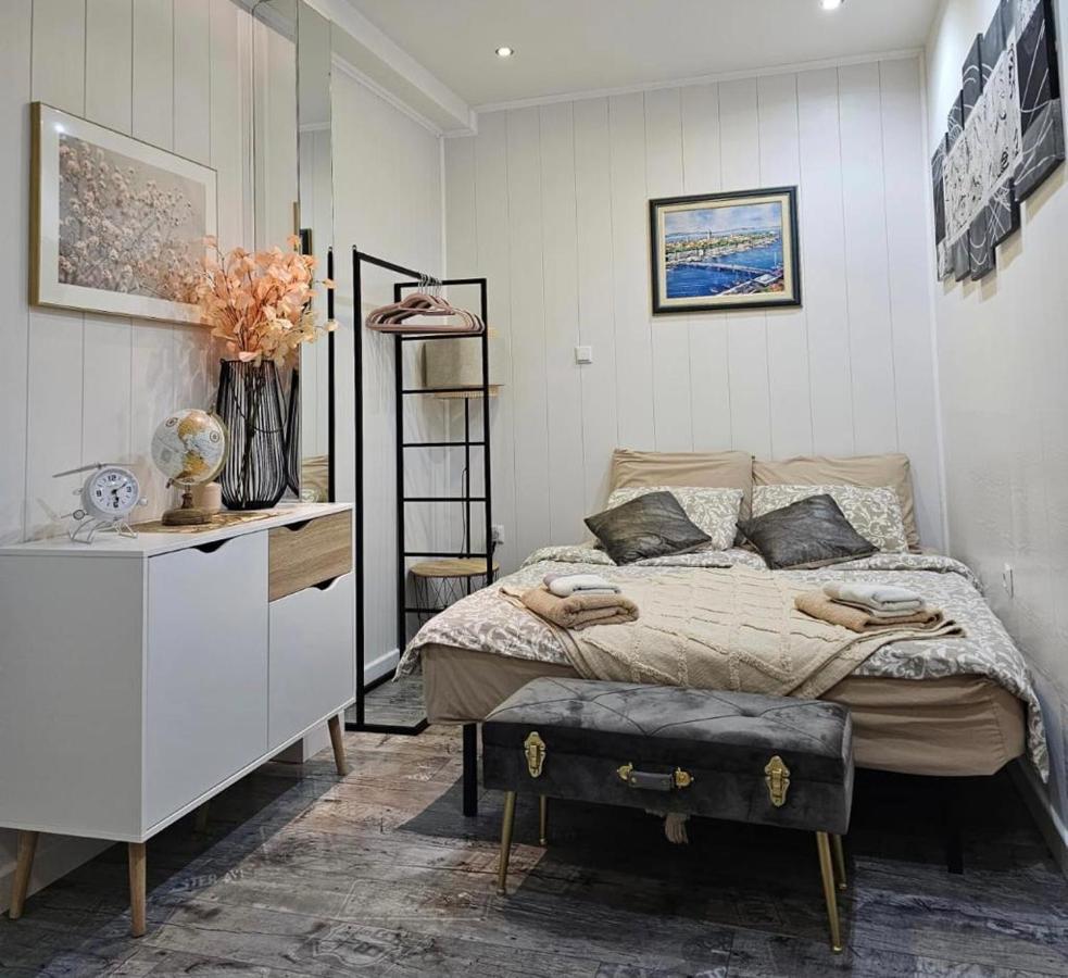 Old Town Center Apartment *